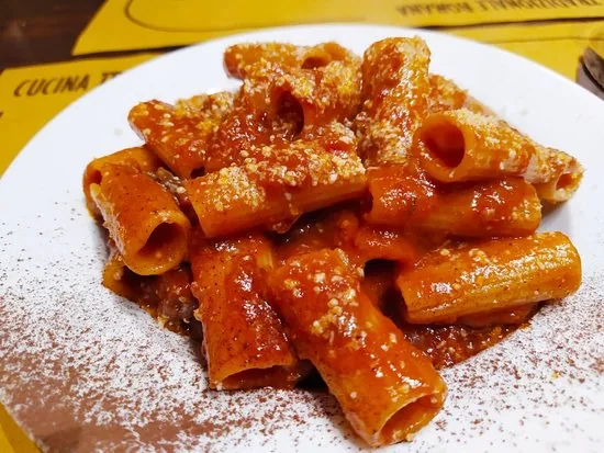 牛尾酱汁管状面 - typical dish of 罗马菜 cuisine
