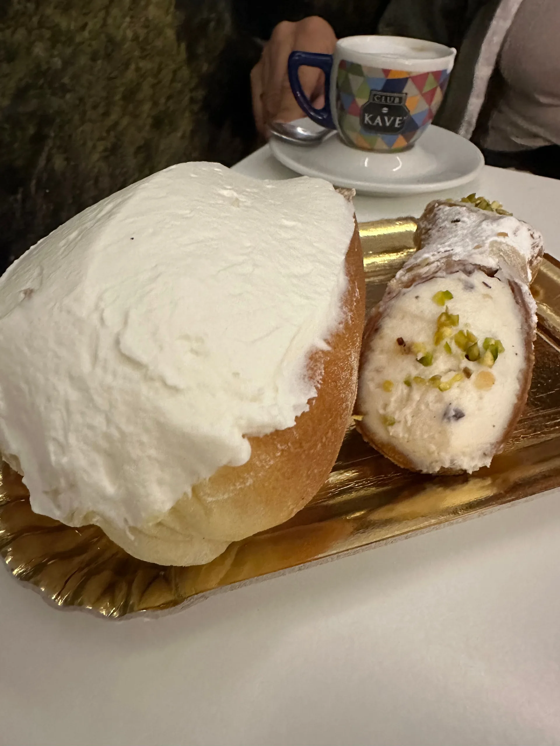 Maritozzo à la crème chantilly - Pasticceria Regoli