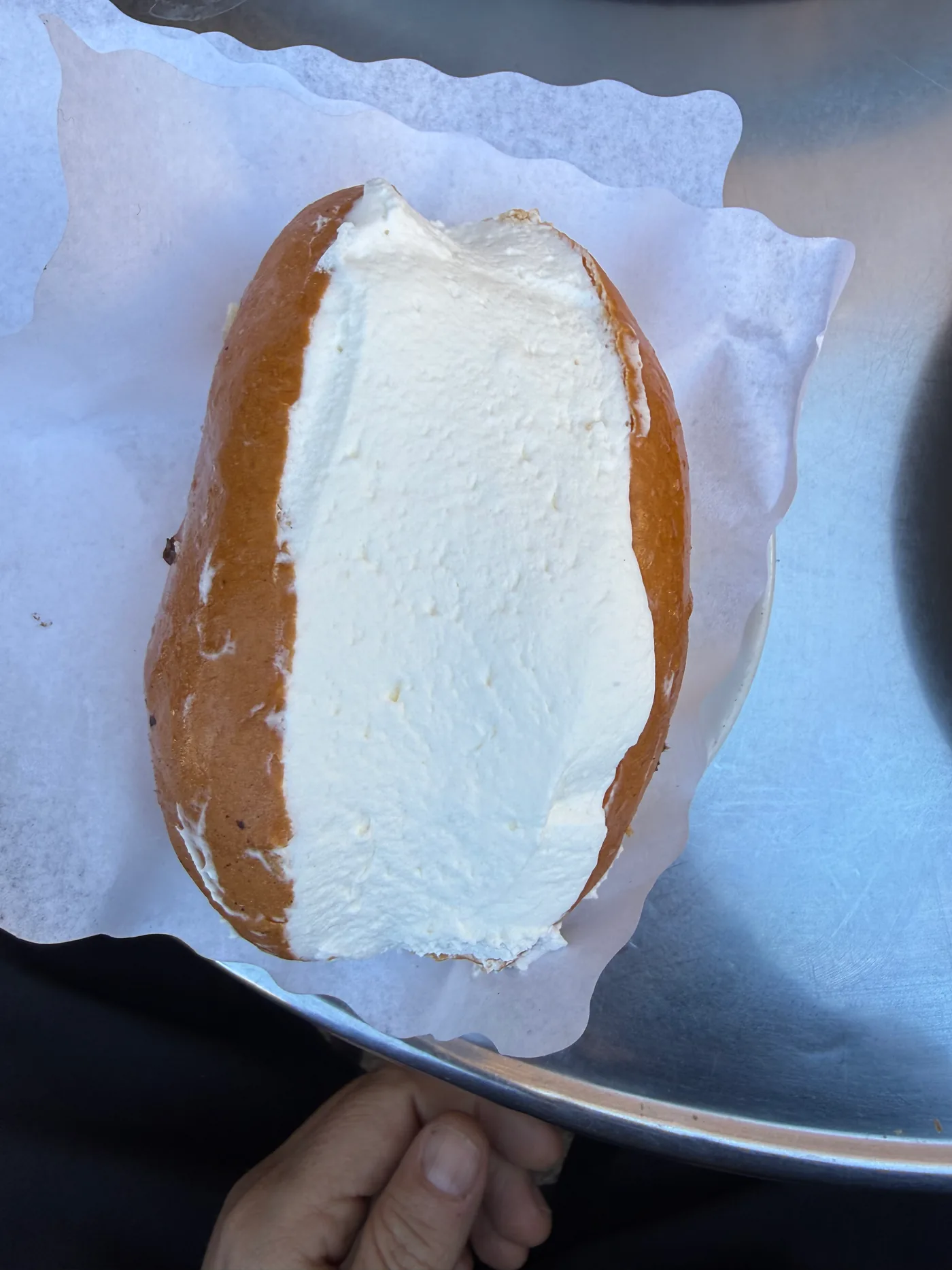 Maritozzo with whipped cream - Pasticceria Bar Romoli