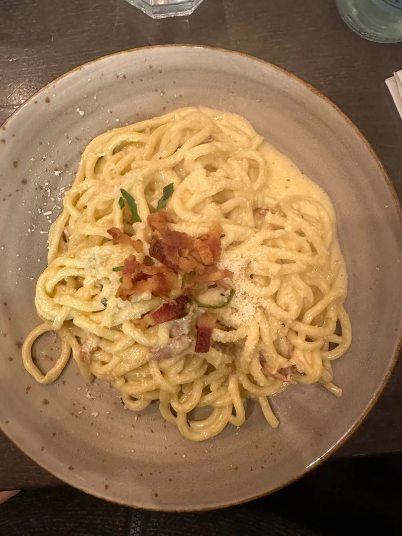 कार्बोनारा - Trattoria Enza Famiglia